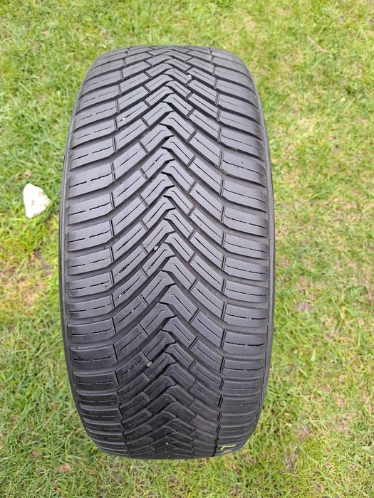 Opona Continental 215 45 R 18 93 V