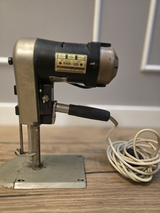 Nóż krawiecki pionowy Rak-120 sprawny