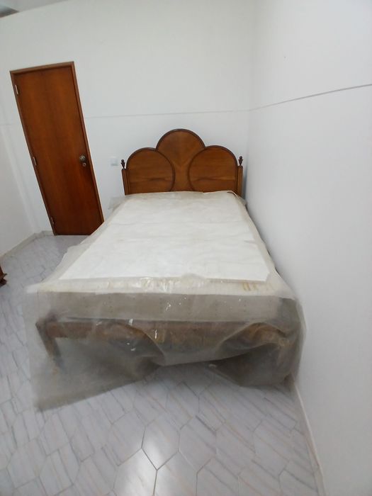 Mobília quarto Roupeiro e cama