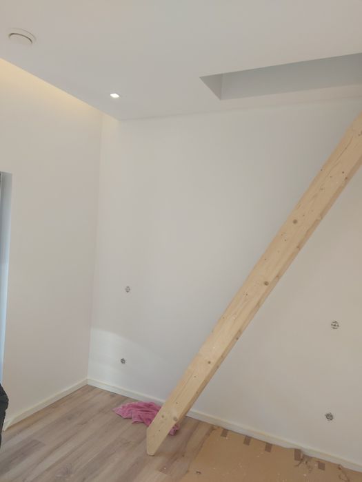 Pinturas interiores e exteriores.