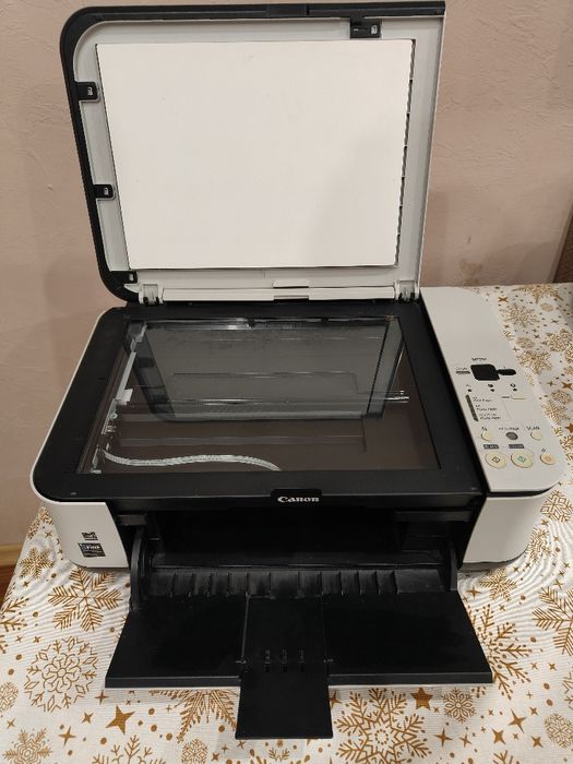 Принтер Canon Pixma MP250, в досить доброму стані.