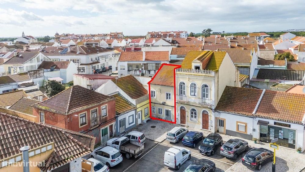 Prédio no centro do Samouco – Praça da República — Samouco, Setúbal