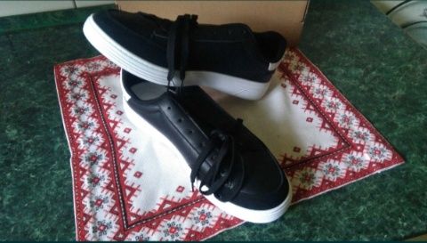 Кросівки  44-45р . Демисезон.