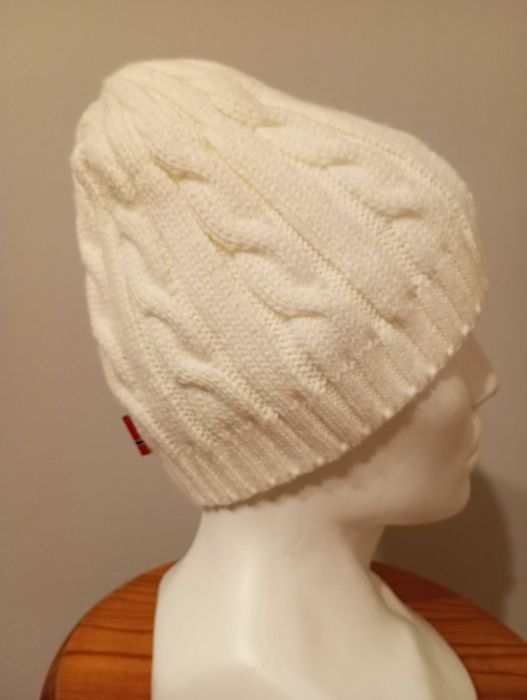 Norge Biała czapka w warkocze rozm.54-58