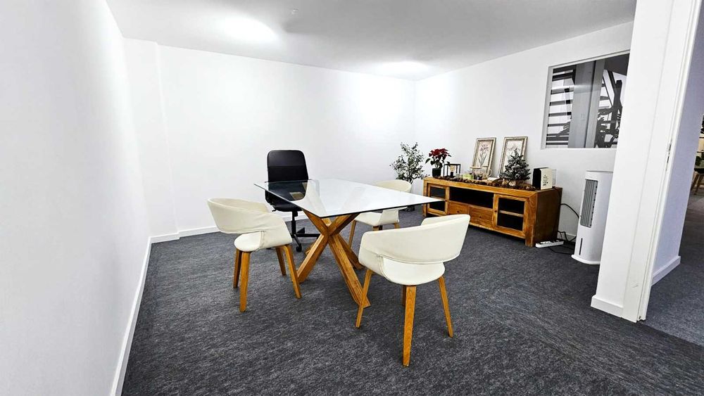 Arrendamento de escritório na Rua Cipriano Dourado, 20 -b