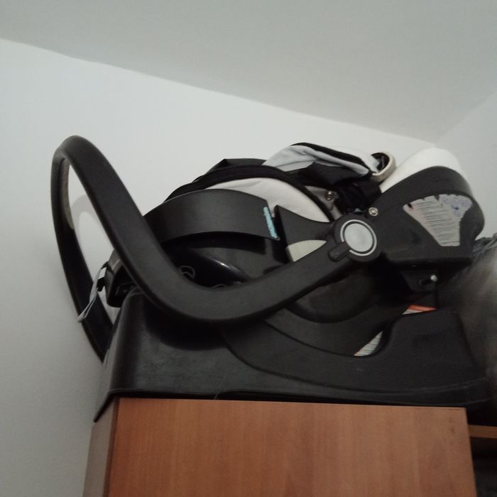 Ovo com isofix da Chicco para carro