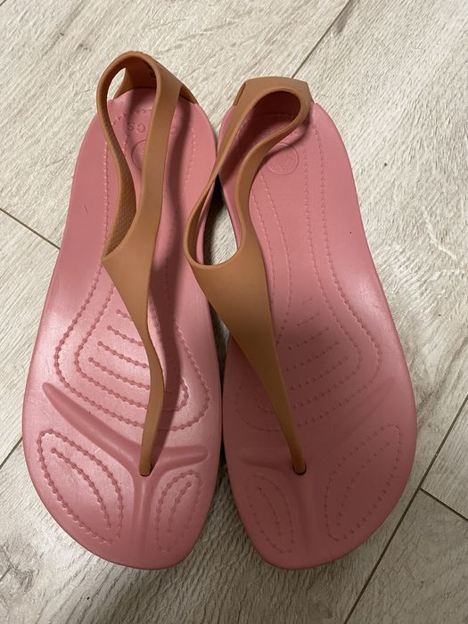 カモメ Crocs ssexi flip, размер W8: 2 850 грн. - Вьетнамки Киев на Olx