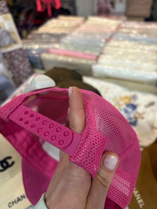 Продам кепки унісекс , chanel