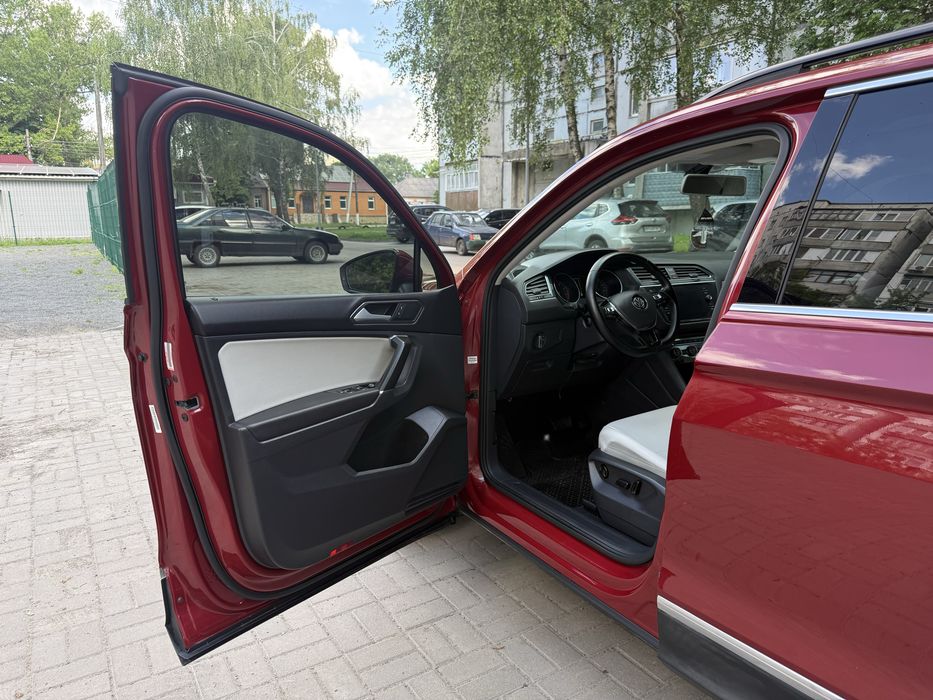Volkswagen Tiguan Allspace R-Line 2.0 бензин 2018 року