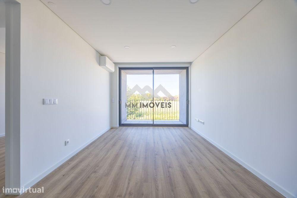 Apartamento T1 Novo |  Polo Universitário  | S. João | Varanda | Garag