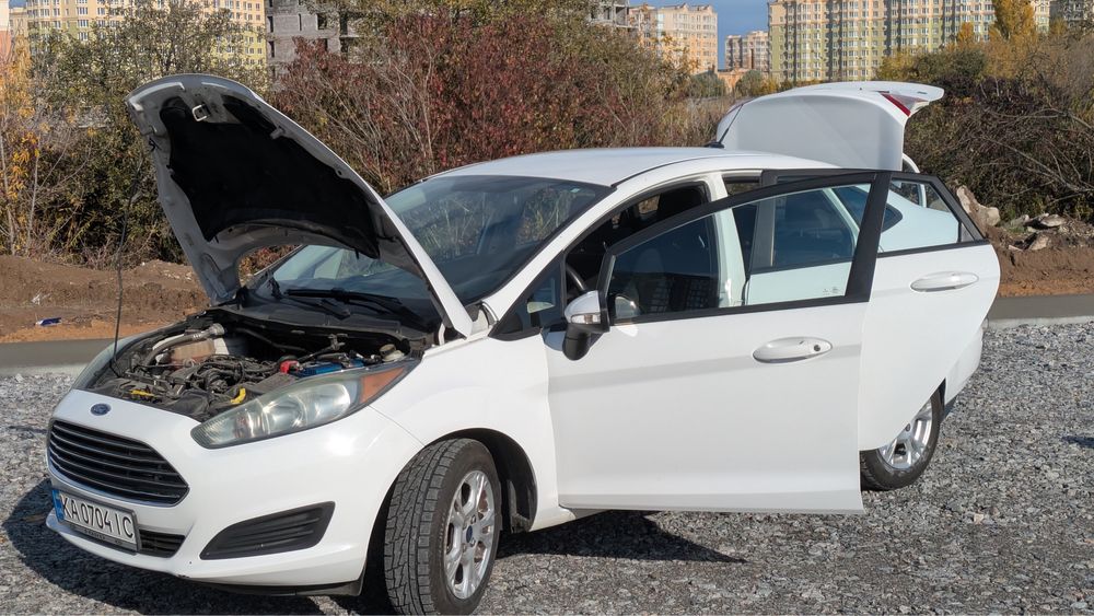 Ford Fiesta 2015 року седан