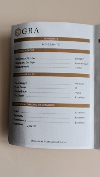 Moissanite genuína certificada.