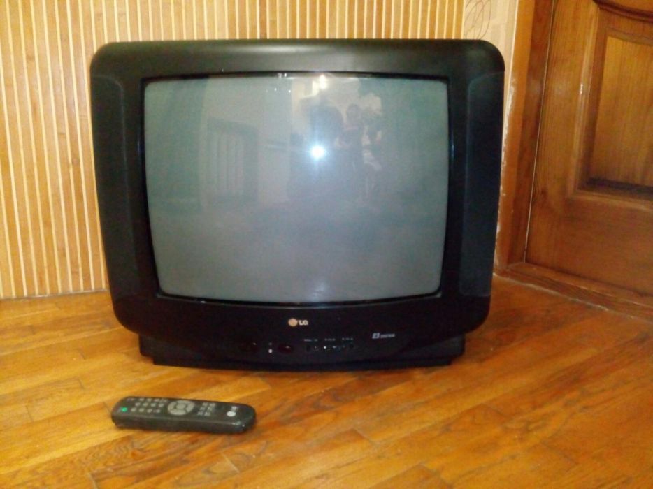 Телевизор LG в хорошем состоянии