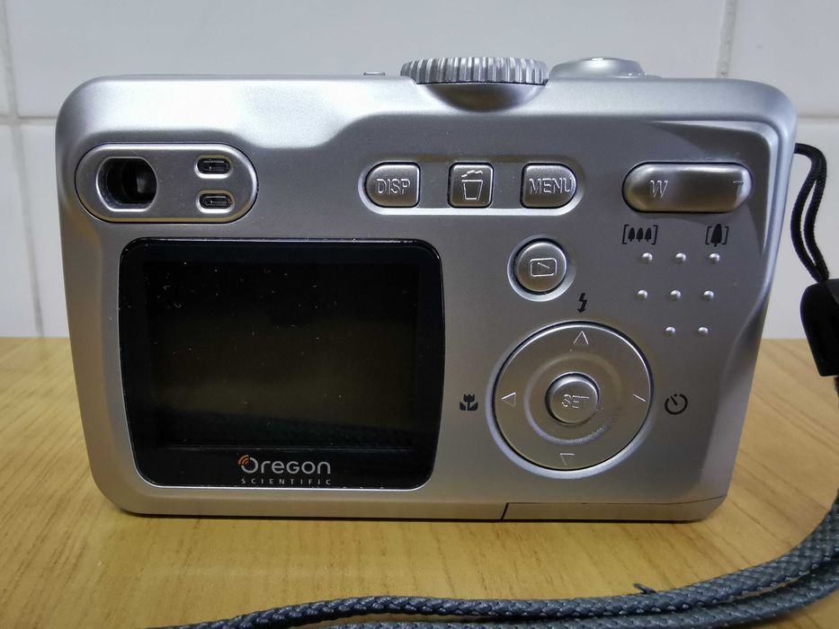 Máquina Fotográfica Digital Oregon Scientific DS9610 4.0 Mega pixels