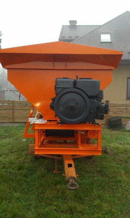 nowa piaskarka P 1 do zimowego utrzymania dróg