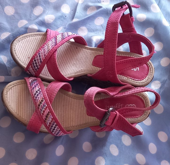 Sandalias com pouco uso