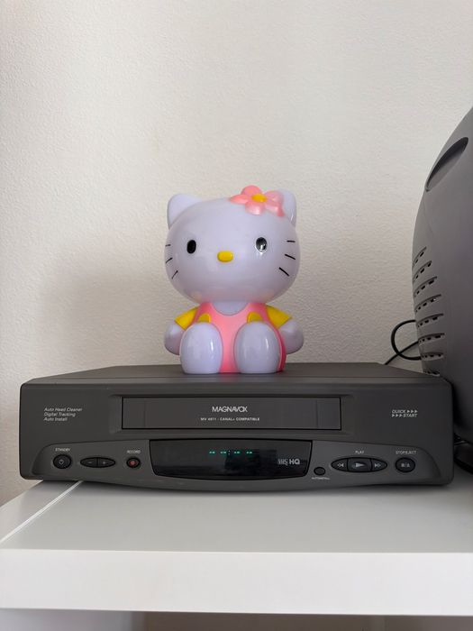 Conjunto VHS + cassetes + televisão