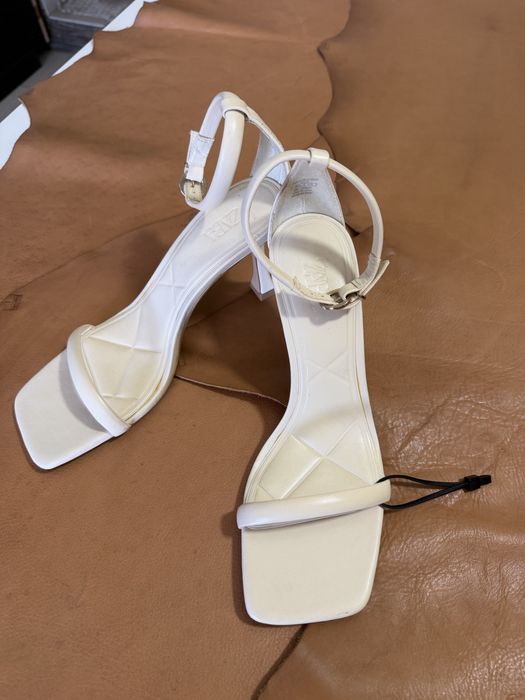 Взуття  жіноче, босоніжки