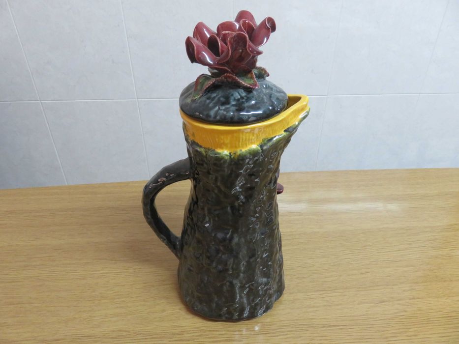 Jarro em louça vidrada