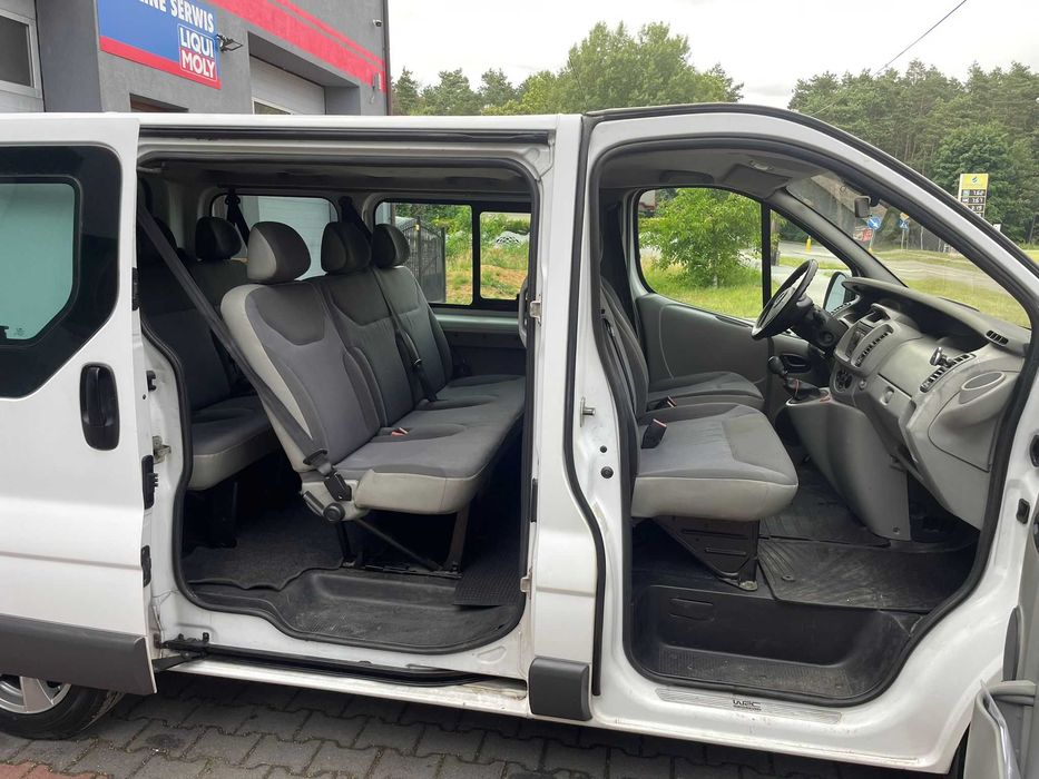 Wynajem Busa Opel Vivaro 9 osób B+Gaz