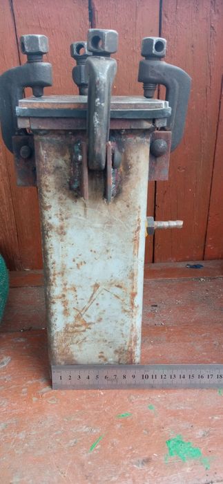 Міні автоклава, вакууматор. Або для інших цілей.