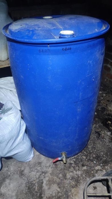 Продам бочку 200 л с краником