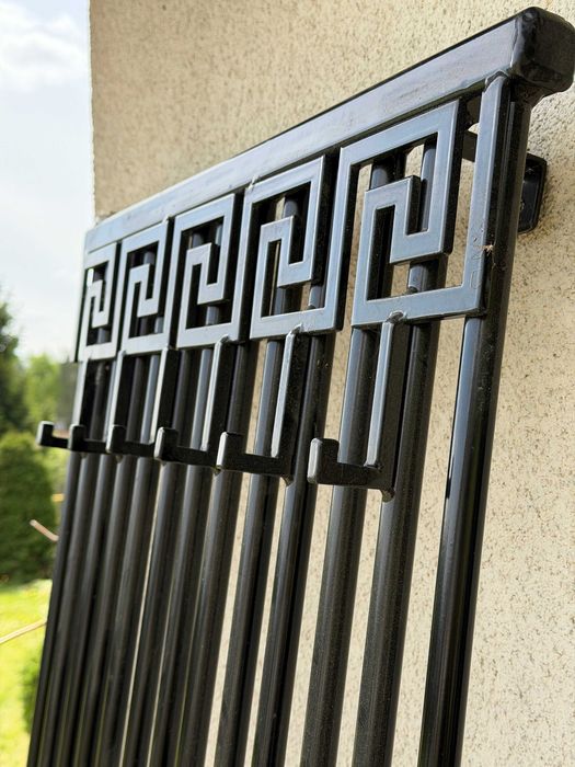 Ozdobny grzejnik dekoracyjny czarny z wieszakami - nowy