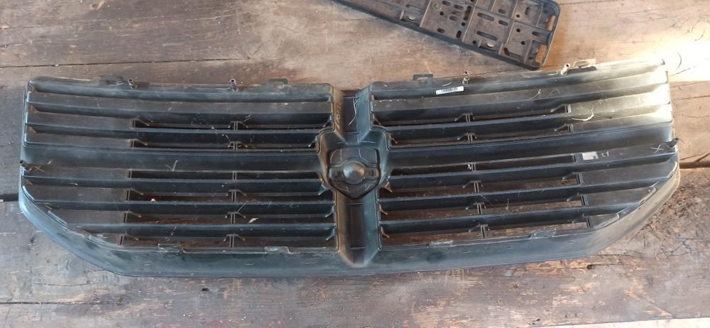 Решітка бампера Dodge caliber