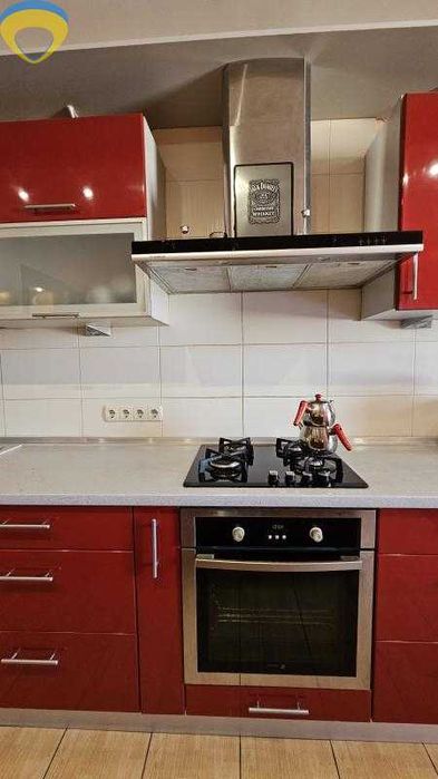 Продам простору 2-кімнатну квартиру на Черемушках, вул. Старицького