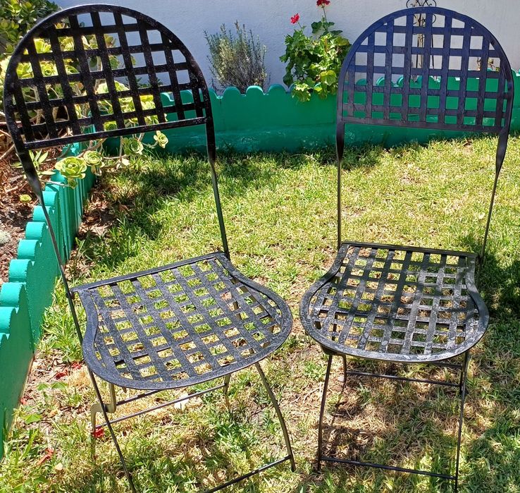 Raras Cadeiras antigas em Metal 95X35cm Bom estado