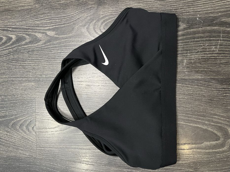 Топ спортивний Nike