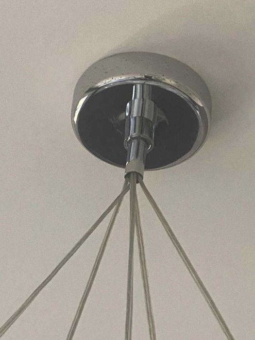 Candeeiro suspenso com cinco globos de vidro transparente