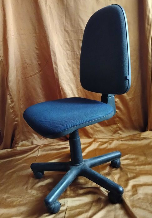 Кресло офисное Nowy Styl AMF компьютерное стул персонала офисный