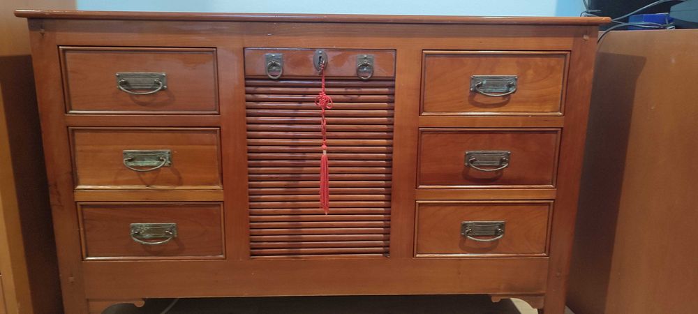 Móvel cor de cerejeira (sala/quarto/hall de entrada)