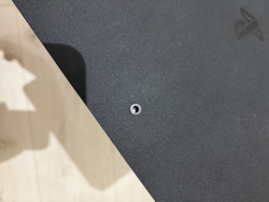 Sony playstation 4 slim 1tb 2 джойстики + 3 гри