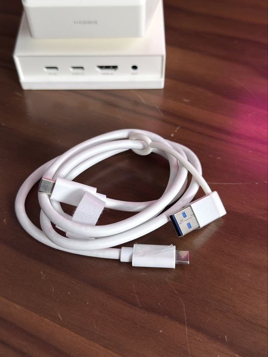 Stacja dokujaca / hub z wyswietlaczem