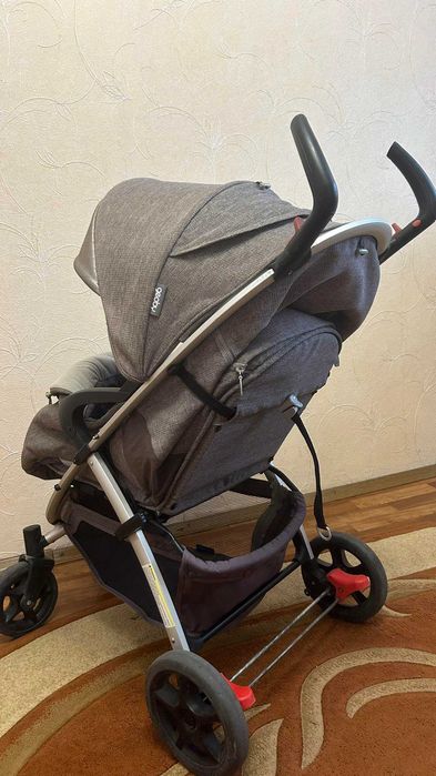 Дитяча прогулянкова коляска