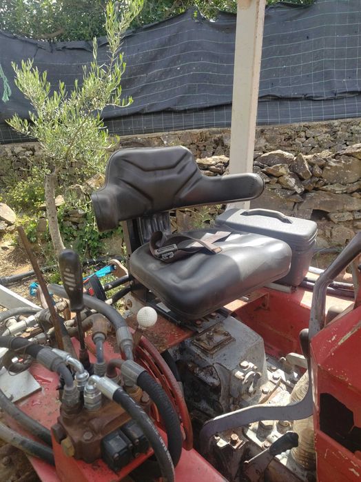 Massey Ferguson 174C de Rastos c/ Lâmina e Riper – Muito Estimada