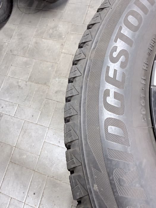 Хороші шини зимові 215/65/16 Bridjestone Blizak DV2