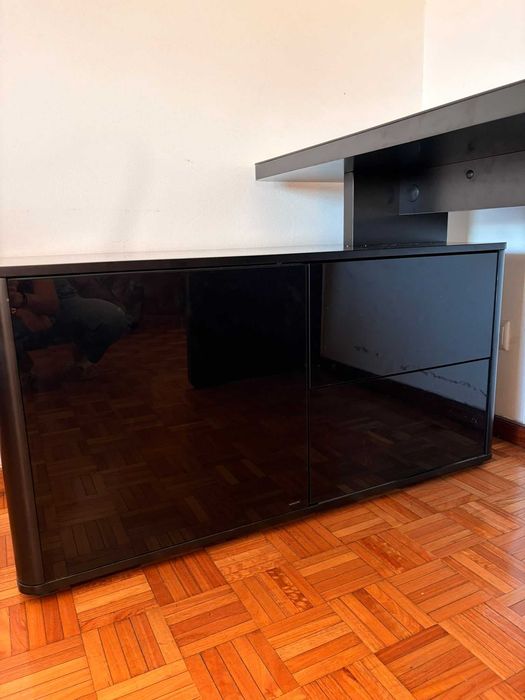 Vendo secretária muito boa a bom preço