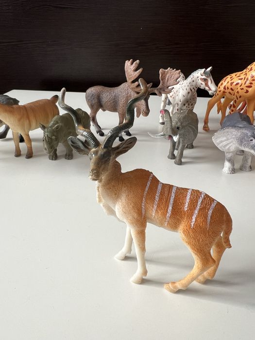 Іграшки звірі фігурки