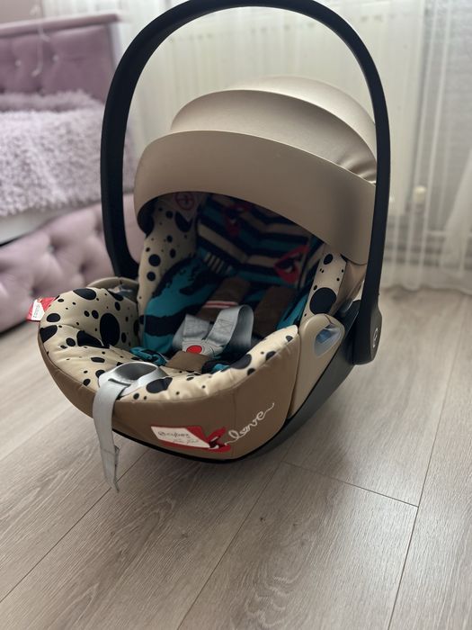 Автокрісло Cybex Cloud T i-Size, by Karolina Kurkova One Love