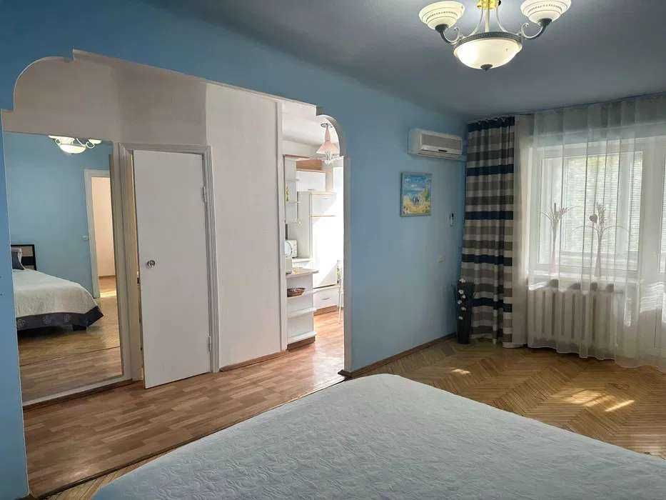 Продам 2-кімн. Лабораторна вул. 28, 44 м.кв