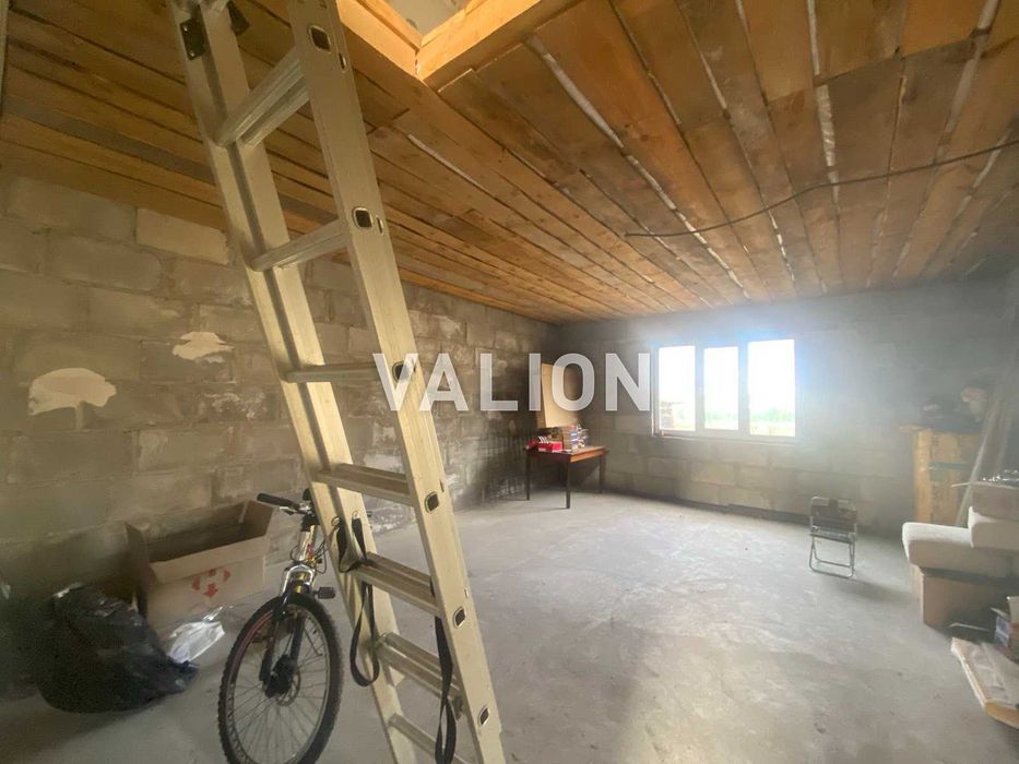 Продається домоволодіння у с Бабинці Бучанського рн 50км від Києва