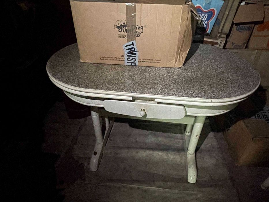 Cadeira Cozinha + Mesa extensivel lacada.