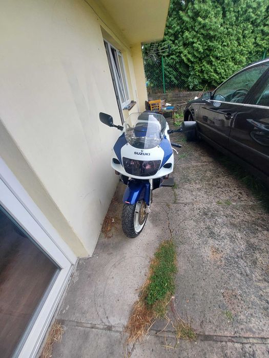 Продам мото  Suzuki GSR 750.