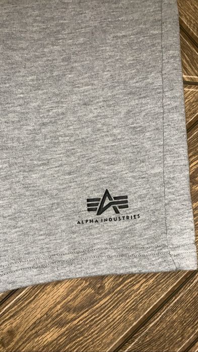 Продам шорти Alpha Industries