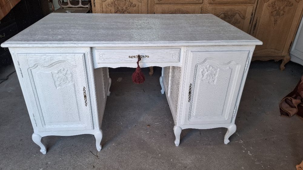 Biurko ludwikowski bielone z Belgii