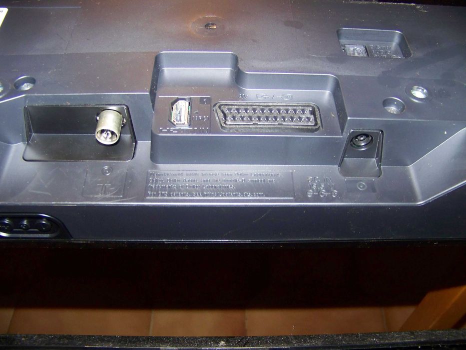 televisão sony 40 " KDL-40RD450 com ecrã partido