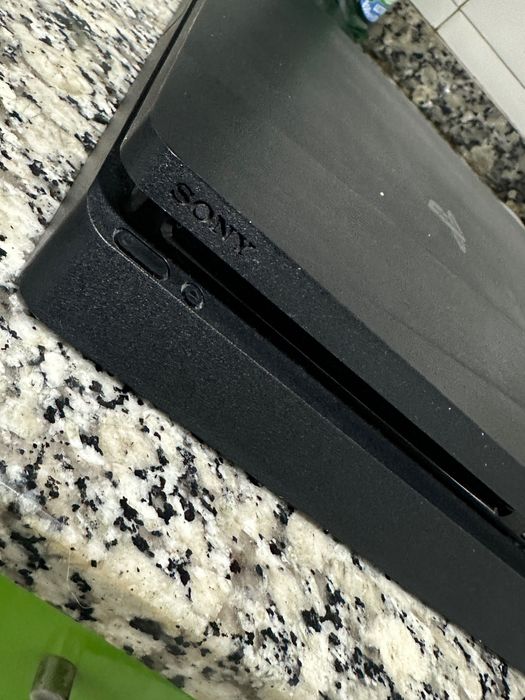 PlayStation 4 Slim — consola apenas (sem comando/cabos)